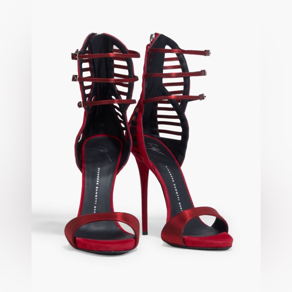 GIUSEPPE ZANOTTI
Lamé-trimmed suede sandals